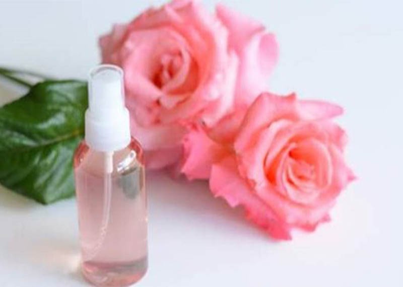 گلاب برای پاکسازی صورت در خانه